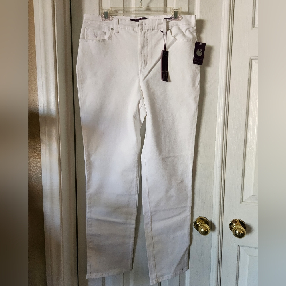 COPY - New Gloria Vanderbilt  white jeans  sz 12 average
